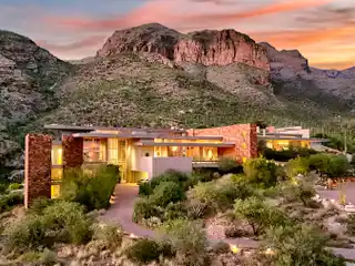 Campbell Cliffs - Breathtaking Home on Ten Acres