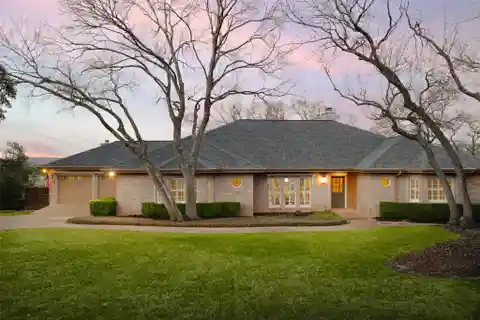 Comfort and Sophistication on a Quiet Cul-de-sac