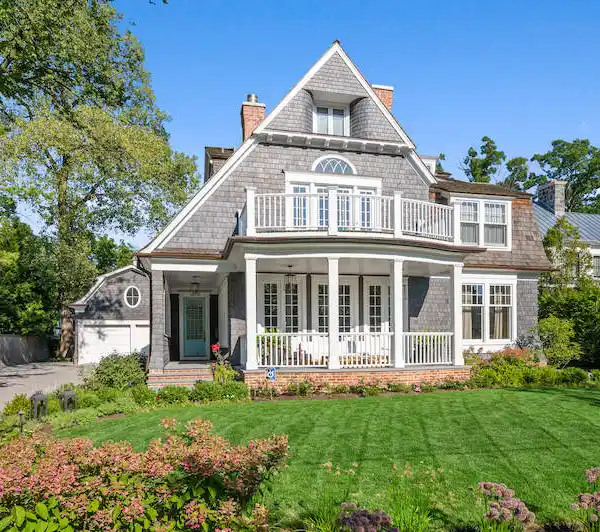 MODERN COASTAL LIVING IN THE HEART OF WINNETKA