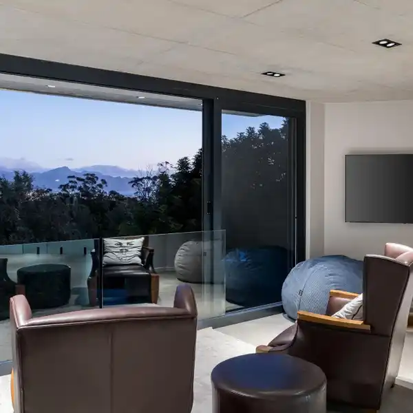 SPECTACULAR NEW HOME ON THE SLOPES OF THE HELDERBERG MOUNTAIN