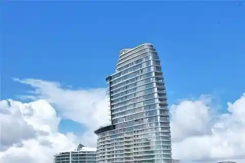 Stylish City Views with Exclusive Aston Martin Amenities