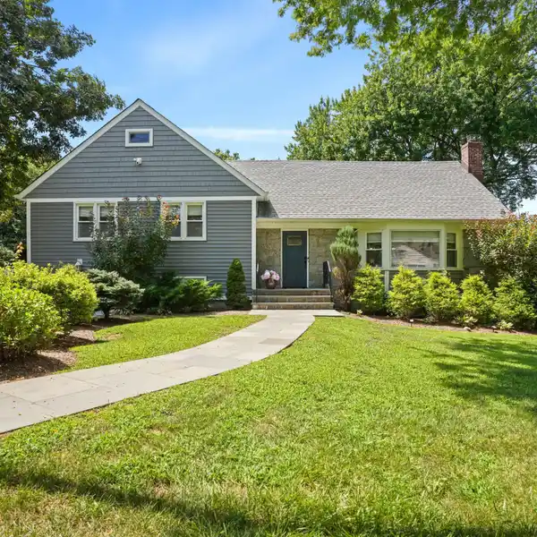 LUXURIOUS MULTILEVEL PINEBROOK ESTATE