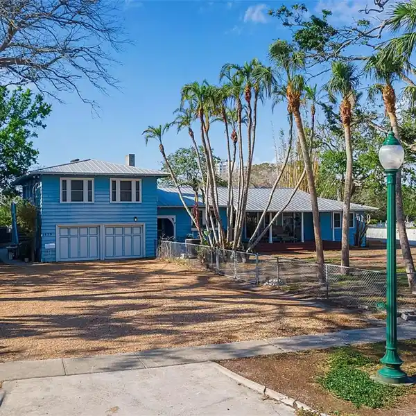 RARE WATERFRONT PROPERTY IN BAY POINT PARK