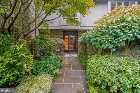 Exquisite Townhouse in Merrywood on the Potomac