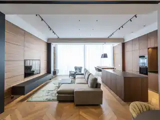 Newly Renovated Luxury Apartment