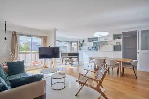 Elegant Apartment with Eiffel Tower Terrace Views