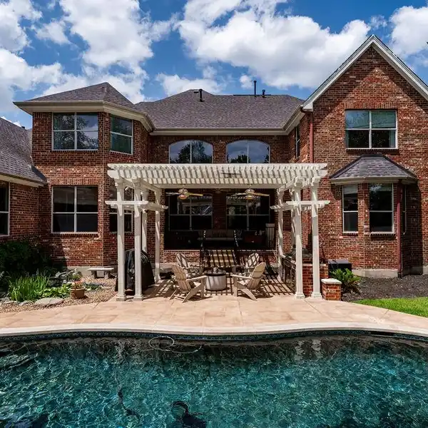 SPACIOUS HOME IN REGENTS HILLS