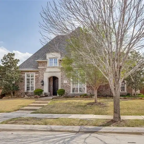 SENSATIONAL HOME IN CASTLE HILLS