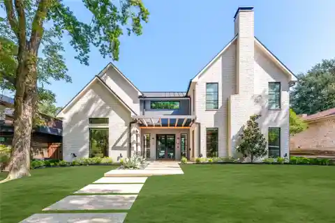 Designer Finishes in Prestigious Dallas Neighborhood
