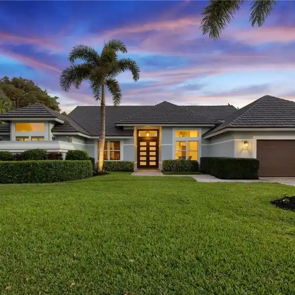 MOVE-IN READY HOME IN THE HEART OF PELICAN BAY