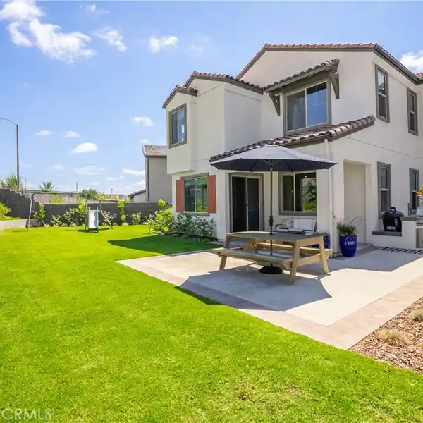 STUNNING HOME IN DESIRABLE BOTANICA