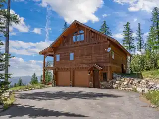Luxury and Comfort in Coveted Elk Highlands