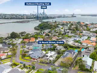 Stylish Home Steps from Okahu Bay Reserve