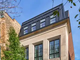 Lincoln Park Elegance with Unbeatable Skyline Views