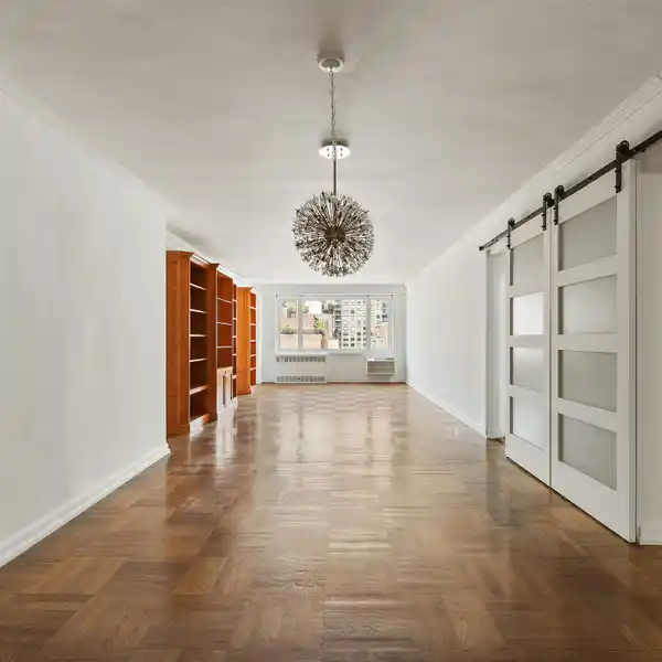 OVERSIZED 2-BED IN PRIME SUTTON PLACE