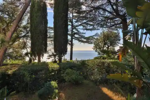 Contemporary Apartment by the Sea