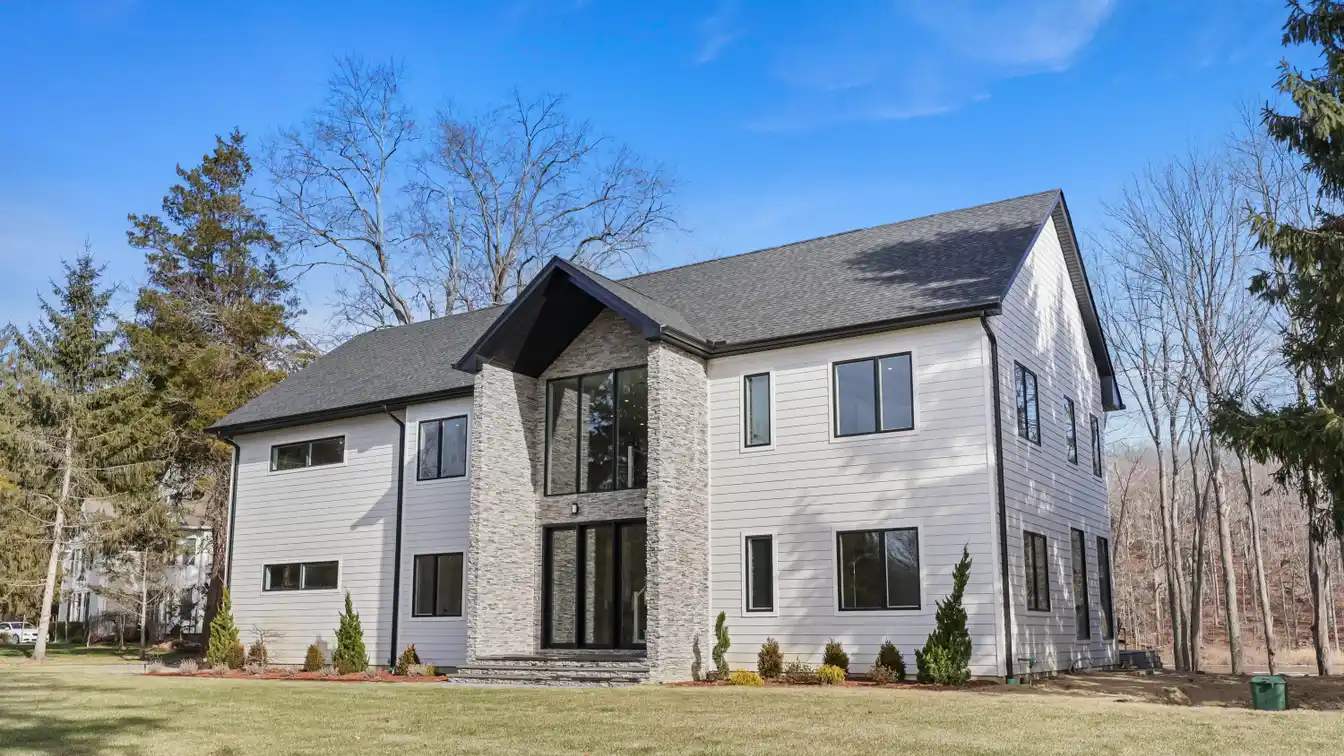 Spacious Newly Constructed Lakefront Home