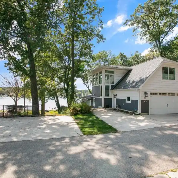 GRAND LAKE HOME