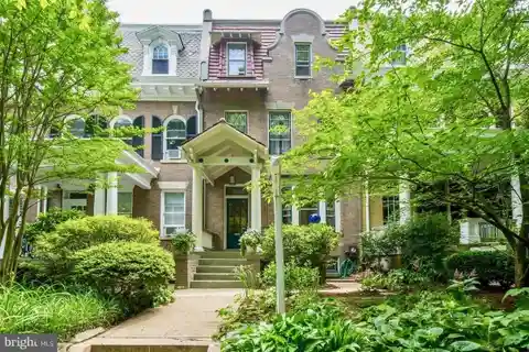 Prime Townhouse with Garage