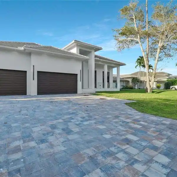 MODERN MASTERPIECE WITH SEAMLESS INDOOR-OUTDOOR LIVING