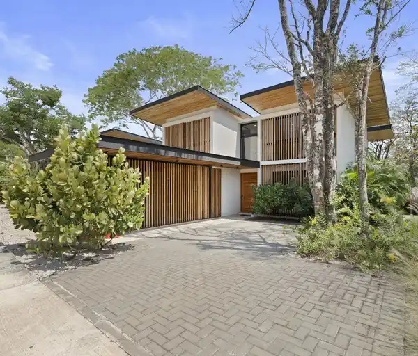 GRANDE SALVAJE #2: MODERN HOME, JUST STEPS TO THE FAMOUS SURF BREAK IN PLAYA GRANDE