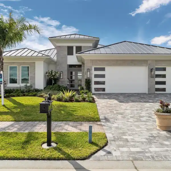 LUXURY LIVING IN GATED TESORO