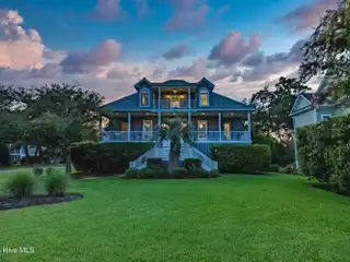 Beautiful Custom Home in Charleston Landing