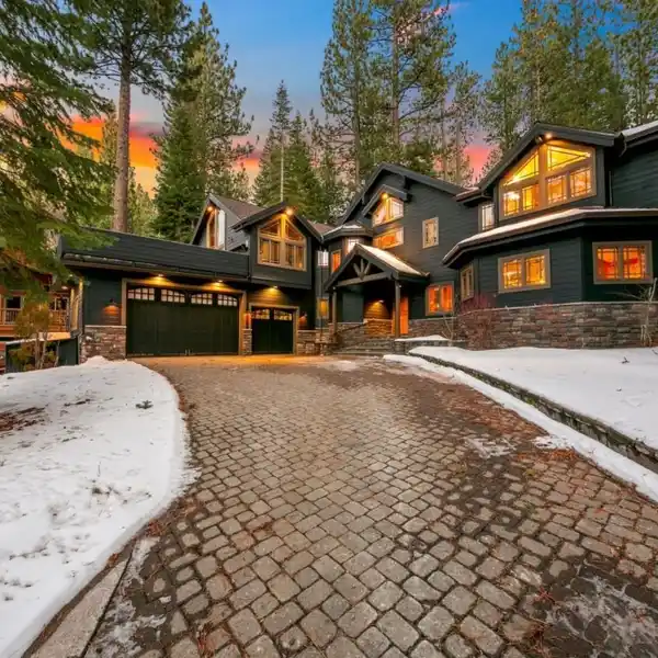 THE EPITOME OF LAKE TAHOE LIVING