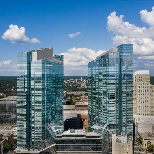 BEAUTIFUL HIGH-RISE LUXURY HOME