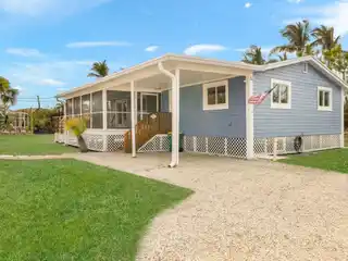 Beautifully Remodeled Beach Cottage