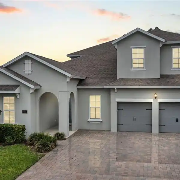 ALLURING MOVE IN READY FULLY UPGRADED HOME