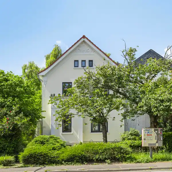 CHARMING YET SPACIOUS HOME