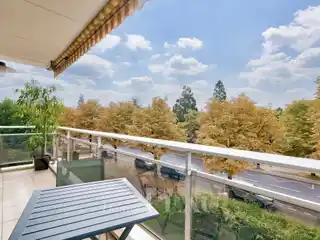 Immaculate Dual-Aspect Apartment