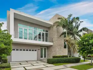 Designer-Finished Luxury Residence in Exclusive Mansions at Doral