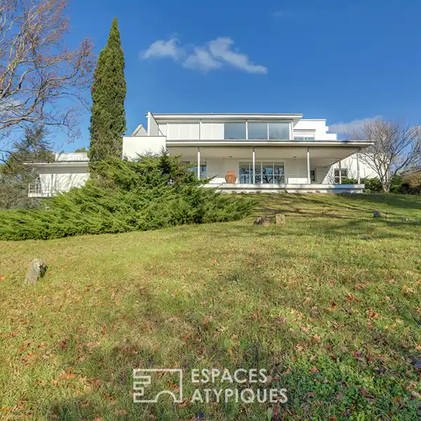 UNIQUE VILLA IN THE SOUGHT-AFTER CHANTACO GOLF COURSE DISTRICT