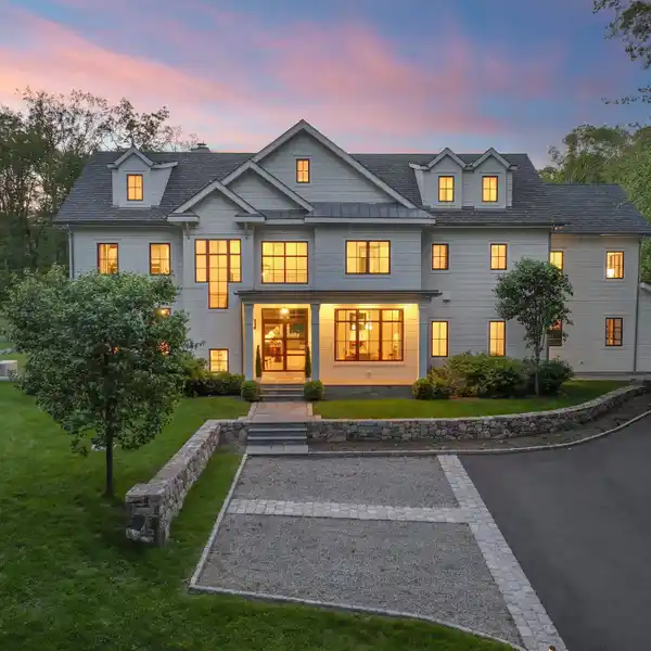 MODERN ESTATE LIVING AT ITS FINEST ON FOUR ACRES