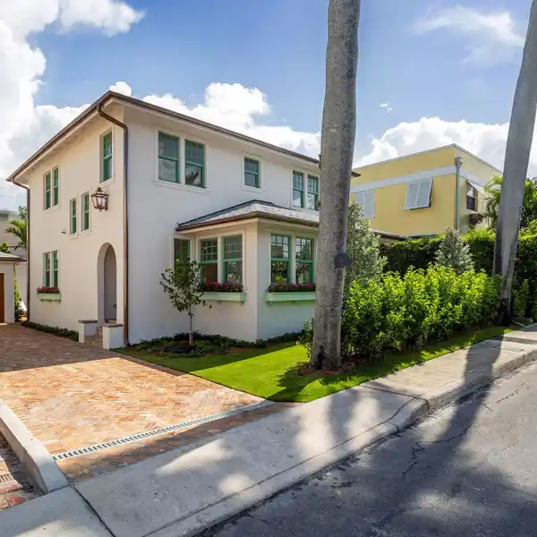 TURNKEY GEM IN THE HEART OF TOWN