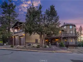 Exquisite Mountain Retreat in Tranquil Neighborhood