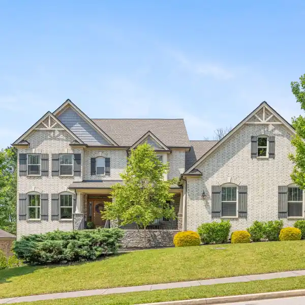 LIGHT-FILLED LUXURY HOME IN FALLS GROVE