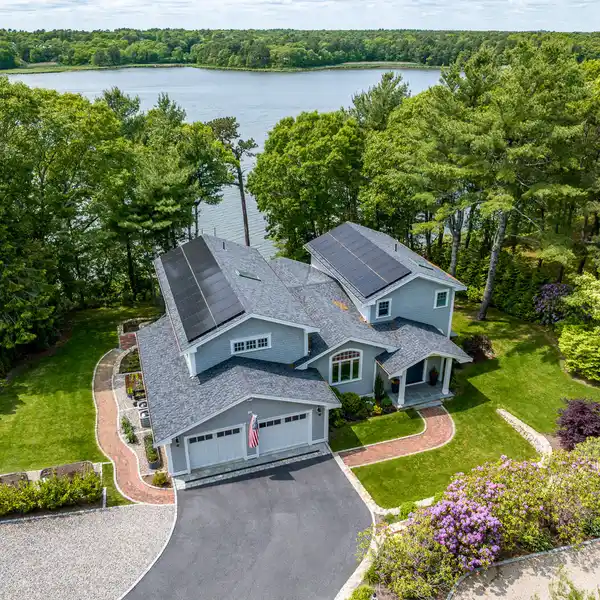 REMARKABLE SMART HOME ON SHOESTRING BAY