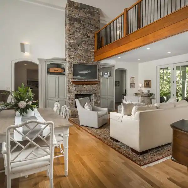 LUXURY LIVING IN THE HEART OF THE HIGH COUNTRY