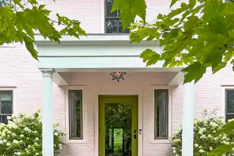 Timeless 18th-Century Georgian Stone Home