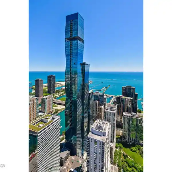 STUNNING CONDO WITH LAKE AND CITY VIEWS