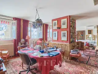 Bright and Peaceful Top Floor Apartment