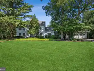 Casually Elegant Home in Peachtree Point