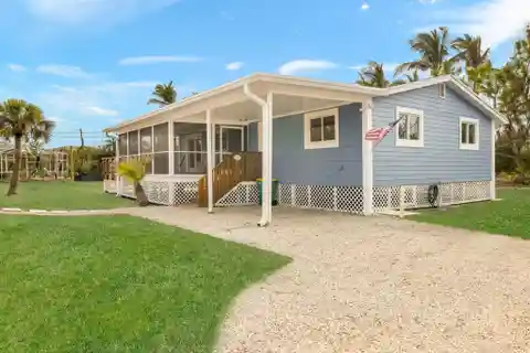Beautifully Remodeled Beach Cottage
