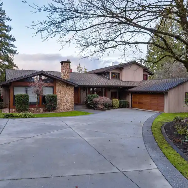 UNIQUE OPPORTUNITY IN A PREMIER LOCATION