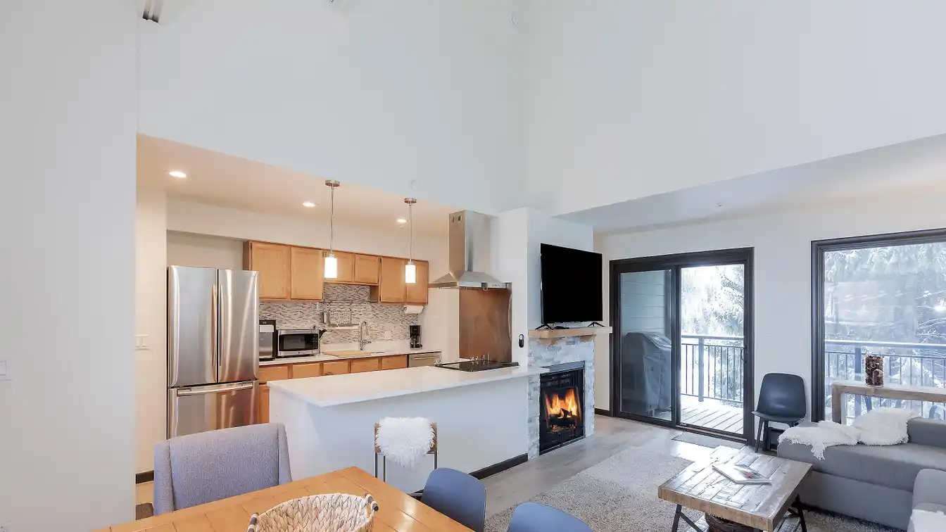 Well-appointed Three Bedroom Condo in the Sandstone Neighborhood