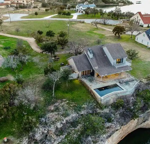 INCREDIBLE HOME IN SOUGHT-AFTER SPORTSMAN'S WORLD
