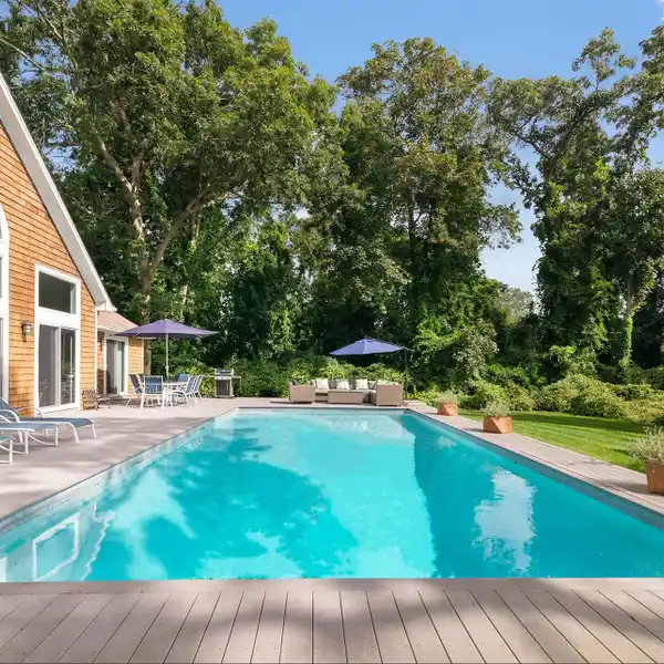 CHARMING ONE-LEVEL RETREAT IN HANSOM HILLS